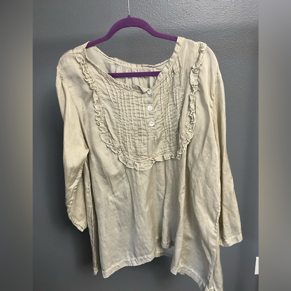 Magnolia pearl silky top,

What a beautiful versatile top